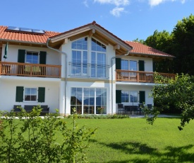 Chiemsee-Blick und Zellnerhof