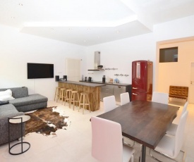 Loft directly next to Oktoberfest and downtown