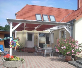 Beautiful Apartment in Wischuer with Fenced Garden