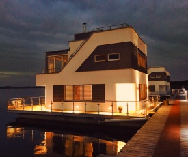 Schwimmendes Haus Robby II