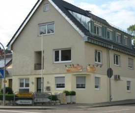 Pension Wauri , Erdgeschoss - Ferienwohnung