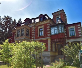 Heritage Apartment in Ilmenau with Garden